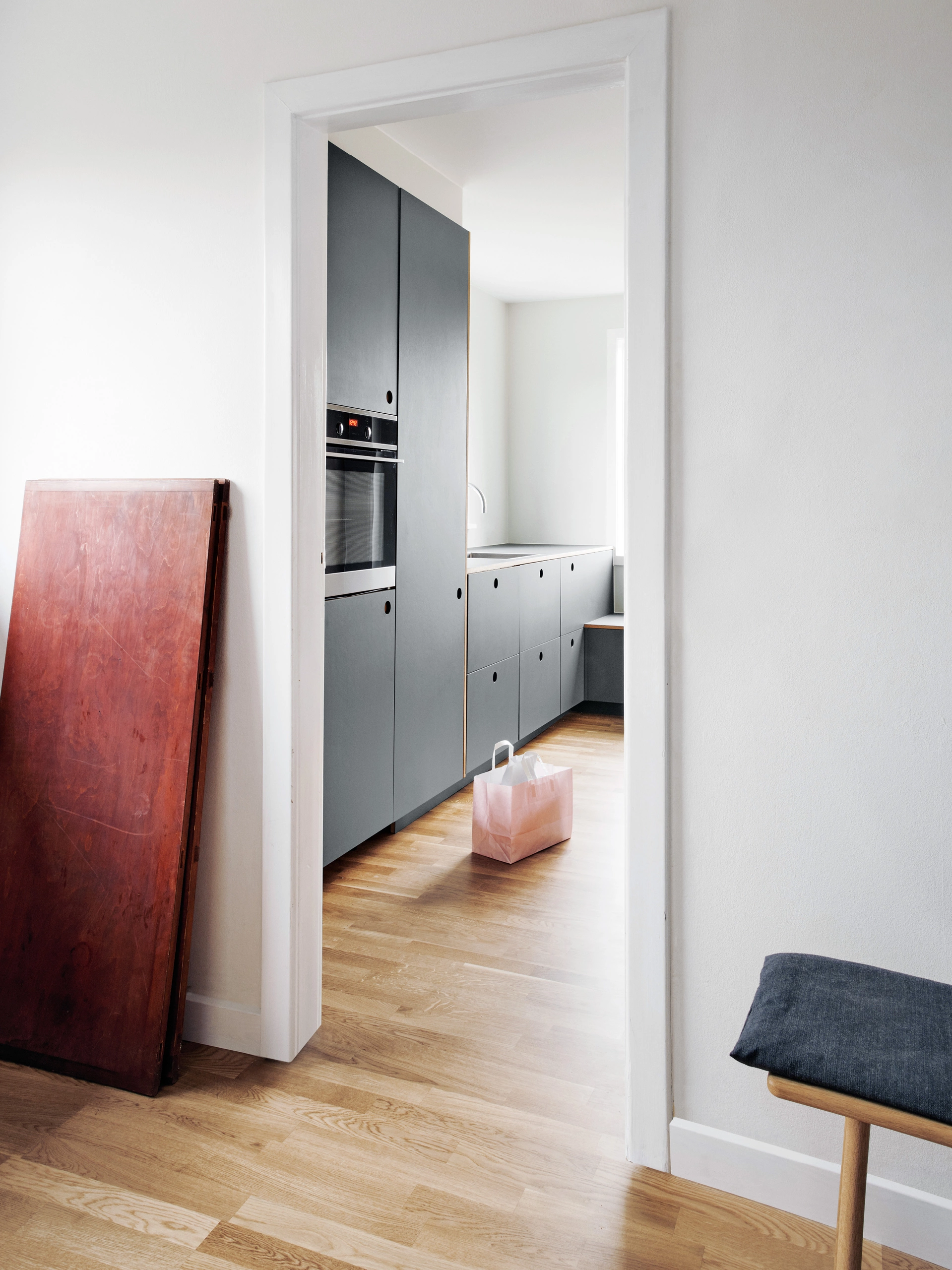 BASIS-Küche in Linoleum und Eiche