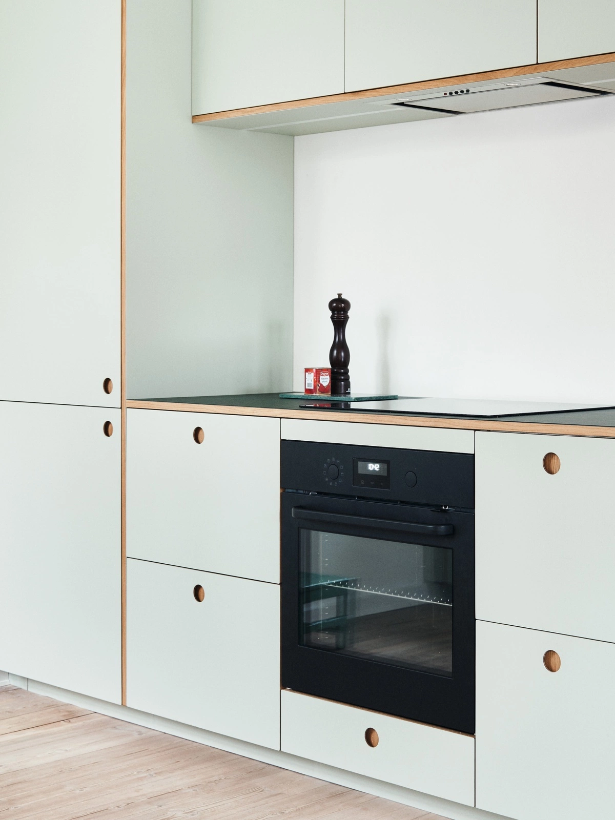 BASIS linoleum i farven 'Pistacie'