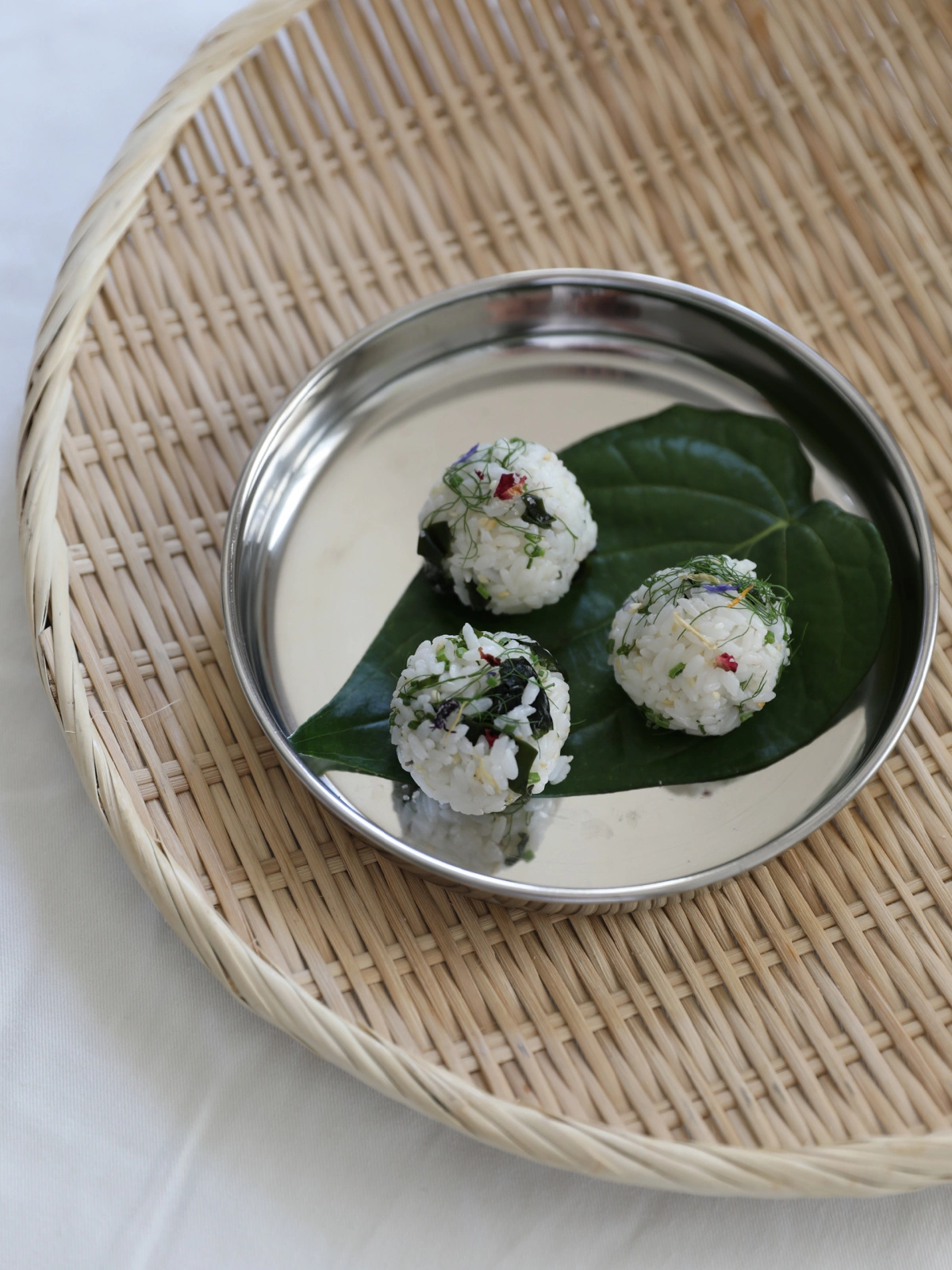 Seaweed and flower onigiri balls