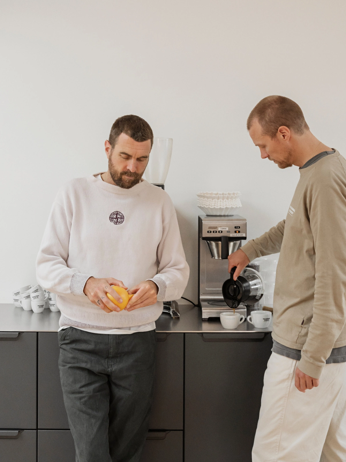FOLD chez Pas Normal Studios : une cuisine durable pour un espace moderne