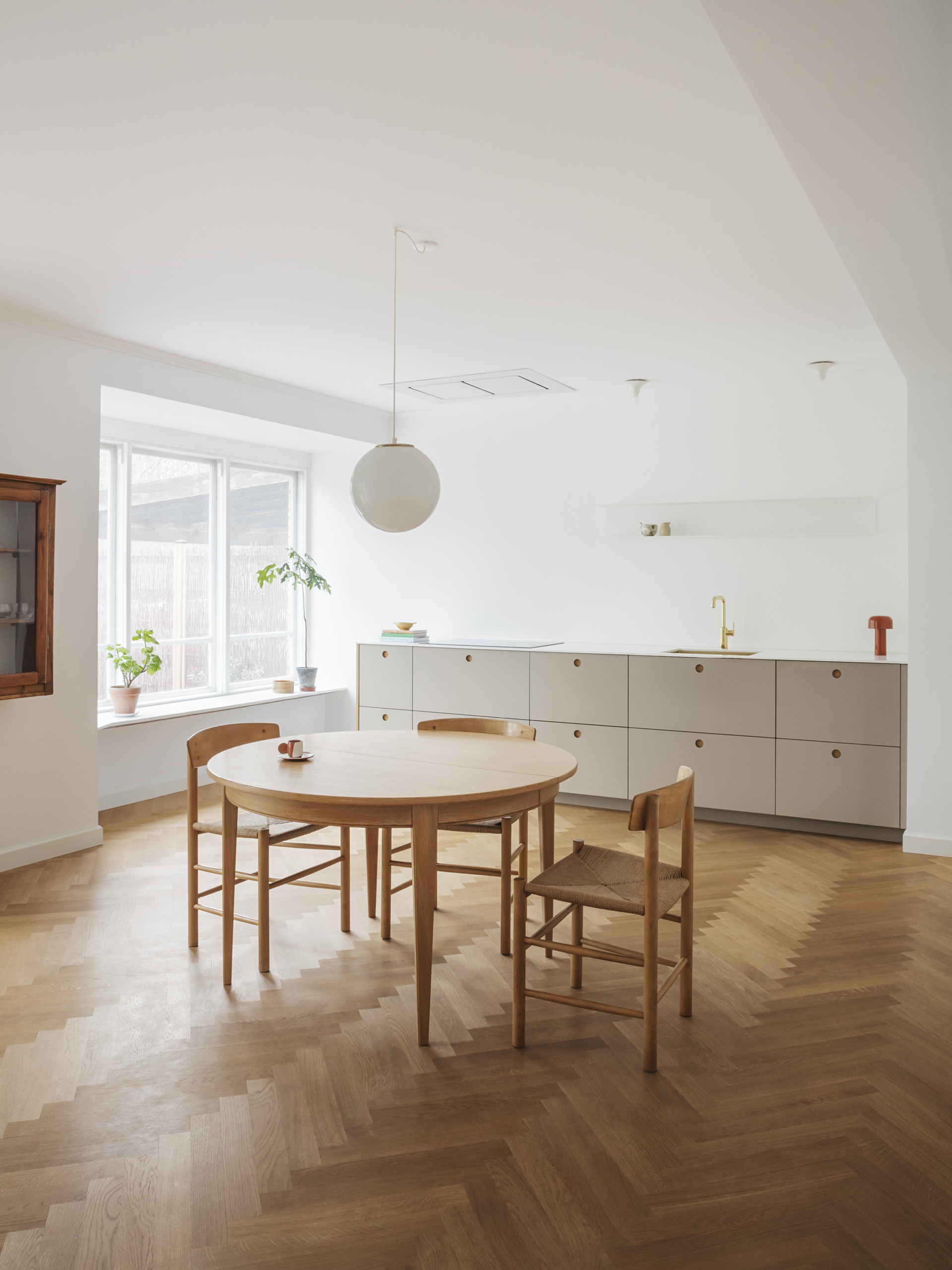 BASIS kitchen in linoleum and Corian countertop | Reform