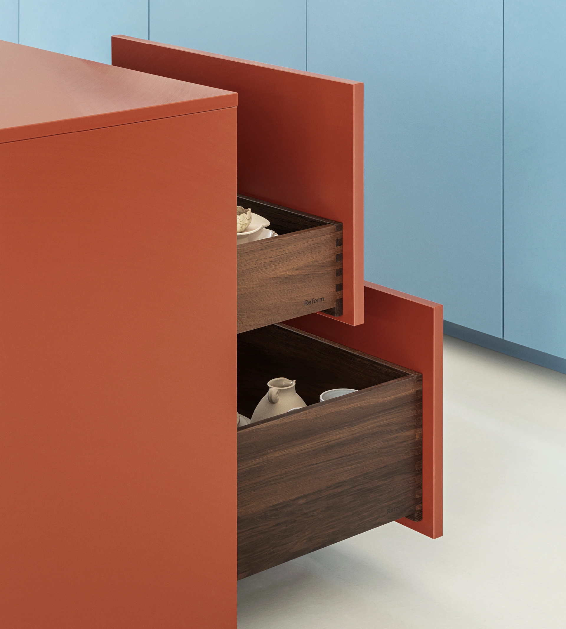 Reform Two-Tone – Zweifarbiges Küchenkonzept – Anthrazit AN880 & Terrakotta TR340 matt