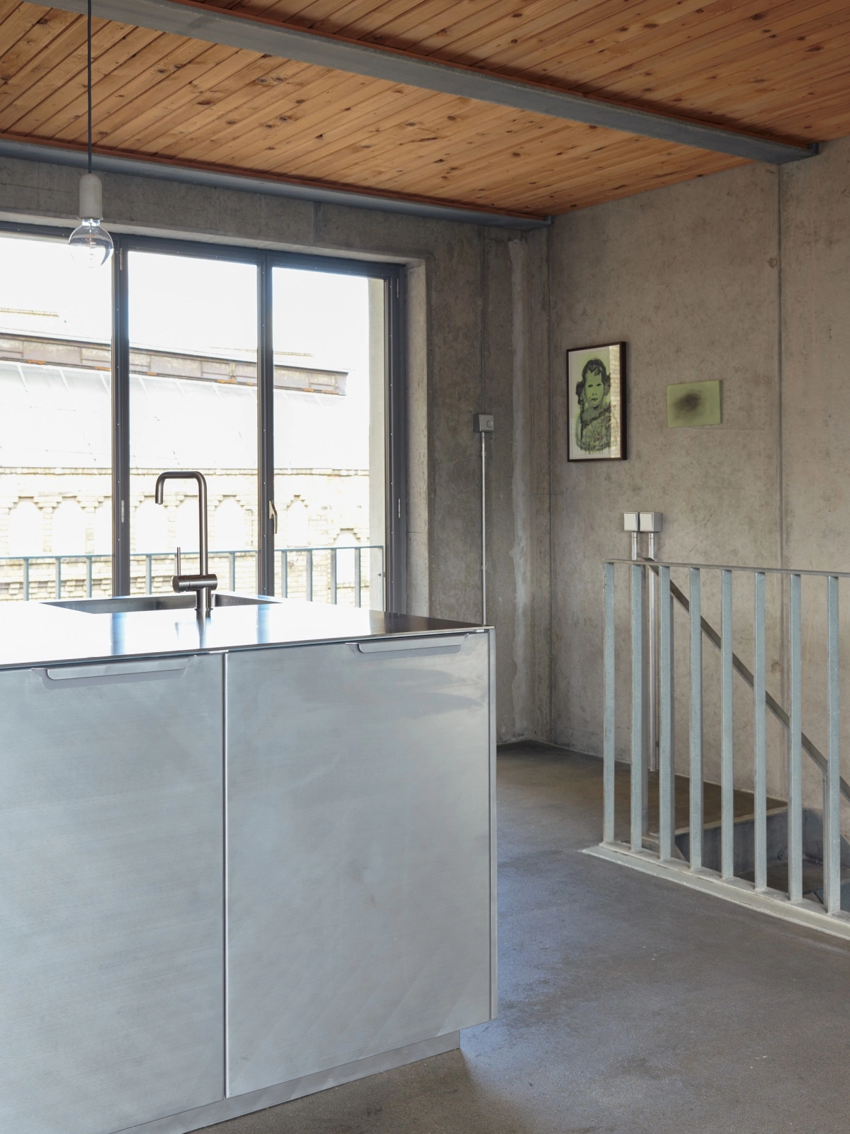 Aluminum fronts and countertop in stainless steel