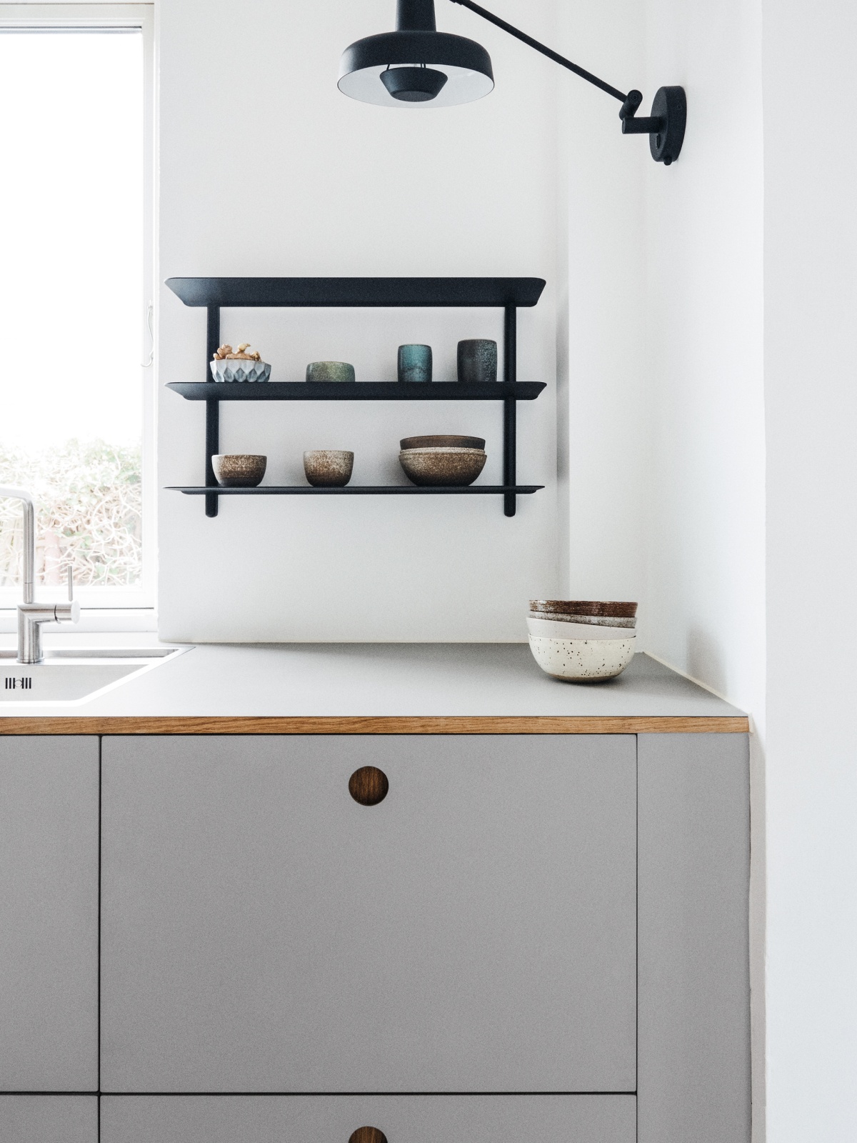 Basis Kitchen Doors And Wardorbe In Linoleum And Oak Handles Reform