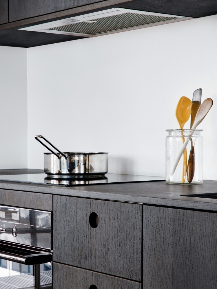 BASIS kitchen with dark oak doors Reform