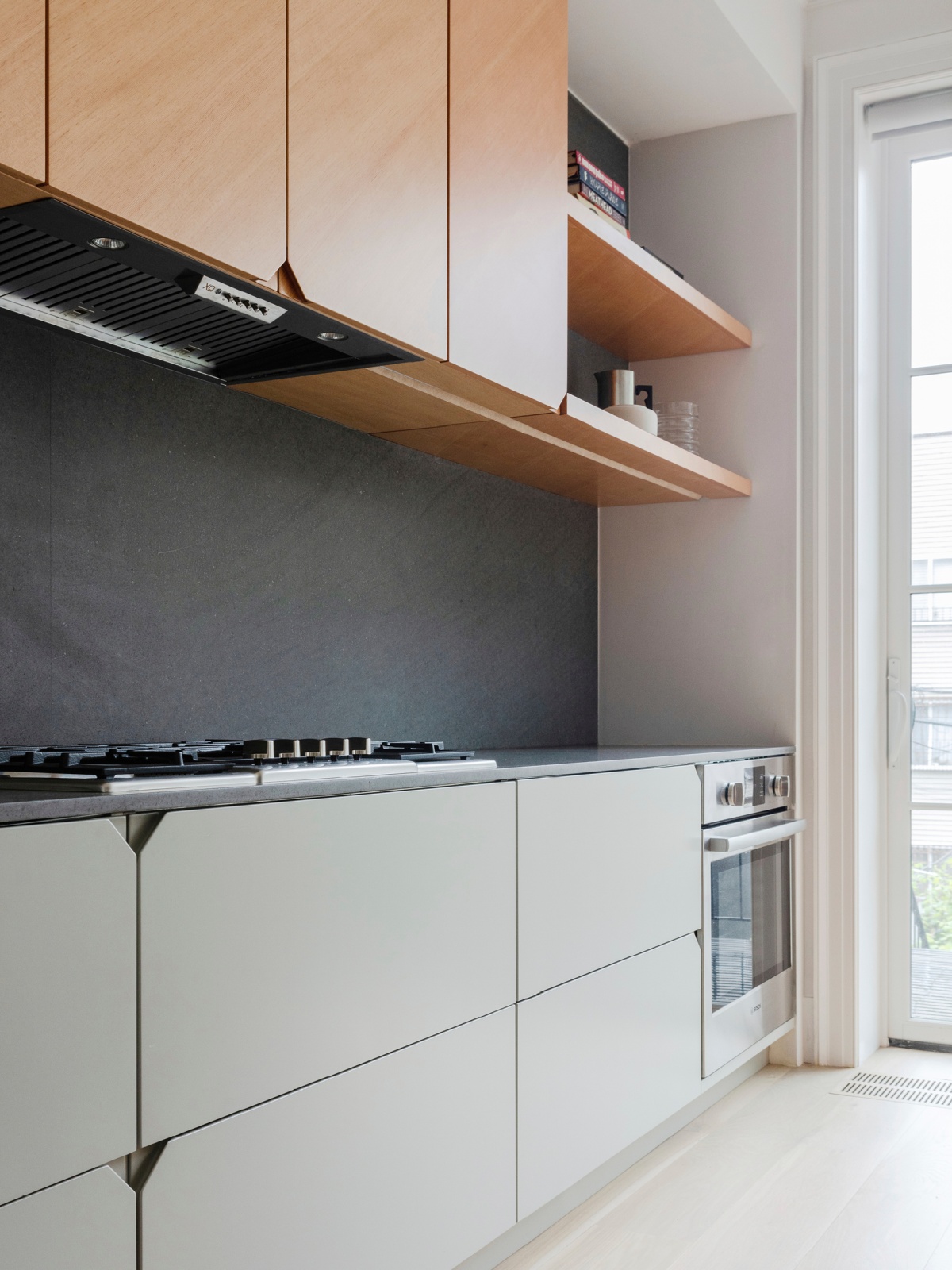 Inspiration: DEGREE kitchen in Oregon Pine & painted fronts | Reform