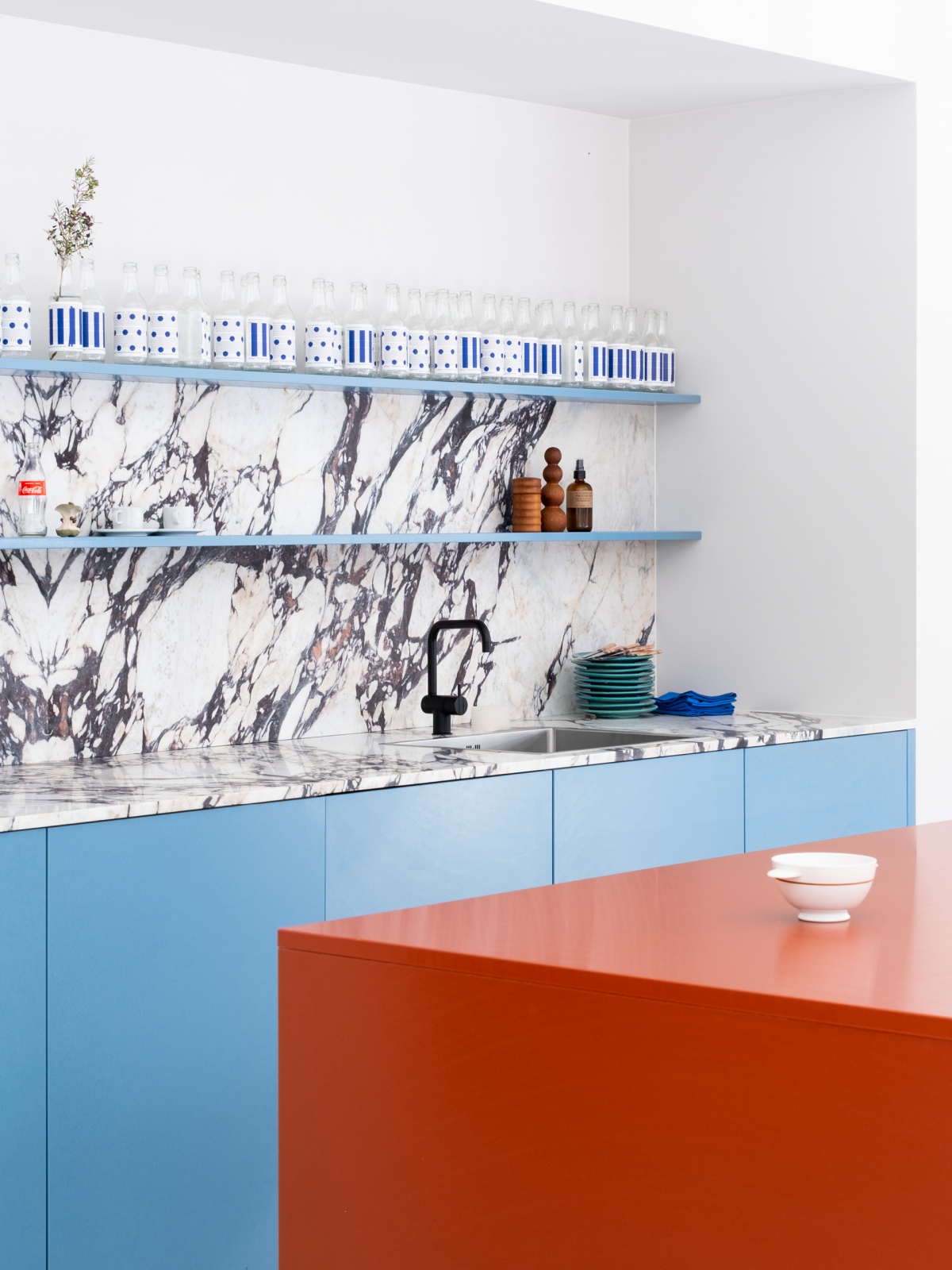 Countertop and kitchen wall in natural stone