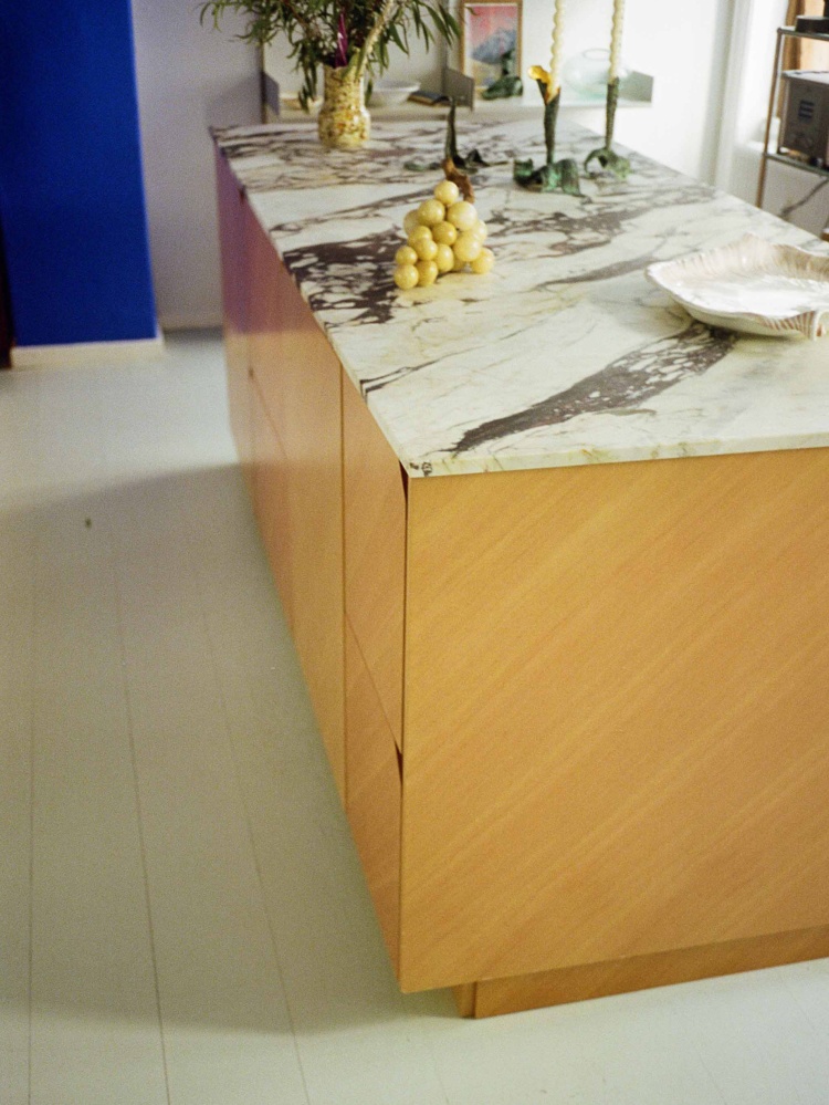 Kitchen cabinets in wood with marble countertop