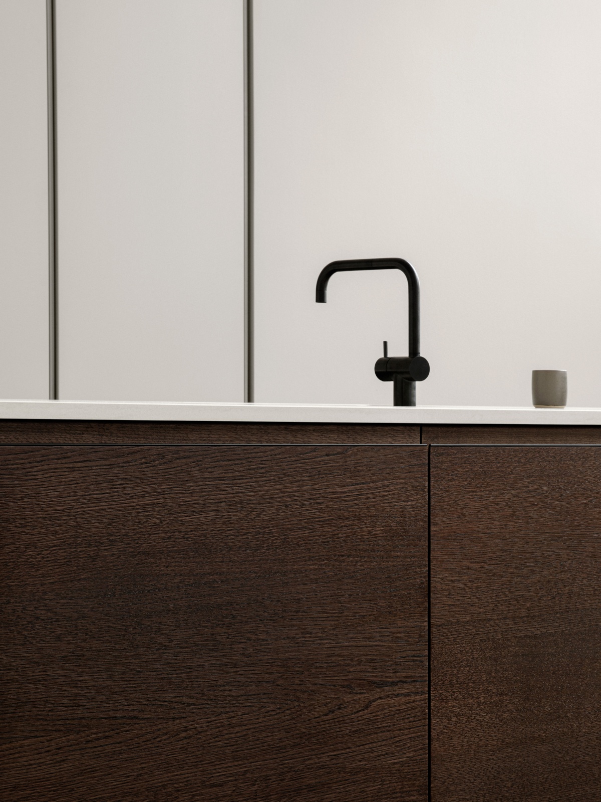 PROFILE fronts in dark oak and black faucet