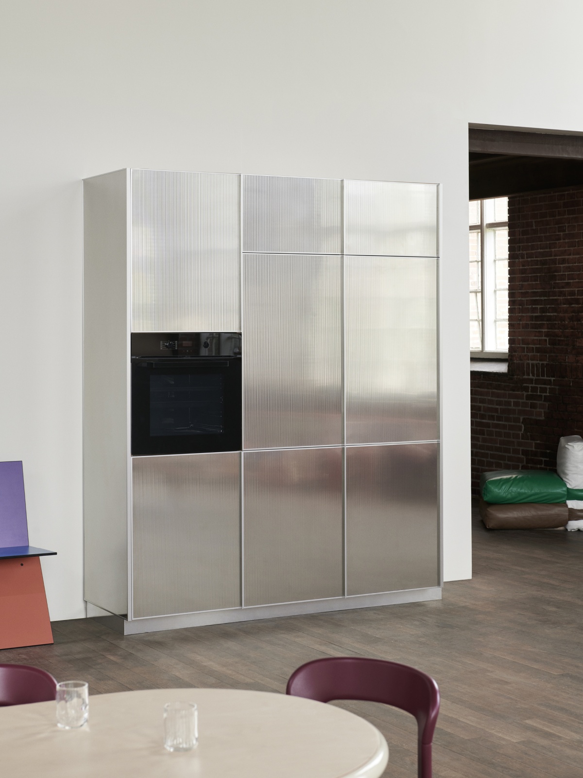 Hochschrank mit REFLECT Fronten