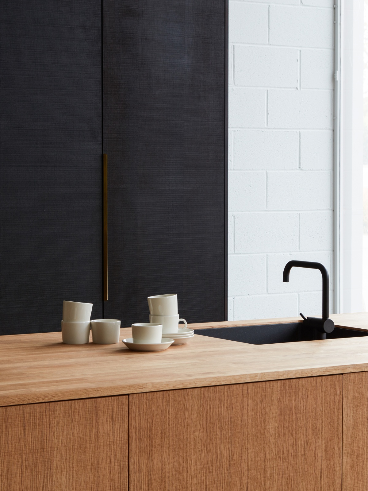 Kitchen with fronts and countertop in oak